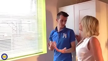 Preview 1 of Heroin Beeg - Stepmom seducing me please - horn stepmom
