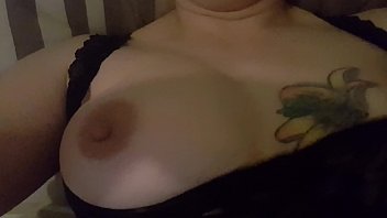 Preview 1 of Jouis En Moi - Amateur uk milf showing shaven pussy