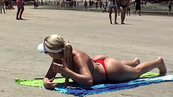 Preview 1 of Porn Kartun Batman - Mirella Mansur Flagrada na Praia de Pernambuco   Guaruj&aacute_