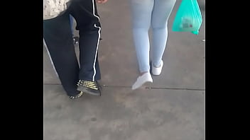 Preview 2 of Kiss 25 - NALGAS RICAS EN LA CALLE