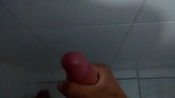 Preview 3 of Daughter Threesomes - Punheta gostosa no banho