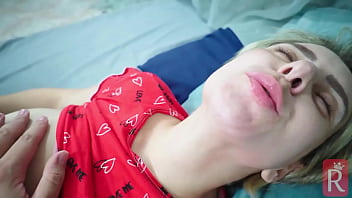 Preview 3 of Brazzer Steps Sisters - POV - MEU MARIDO LEVOU UM AMIGOU PARA ME COMER NO PELO! - POV - MY HUSBAND TOOK A FRIEND TO FUCK ME IN THE HAIR!