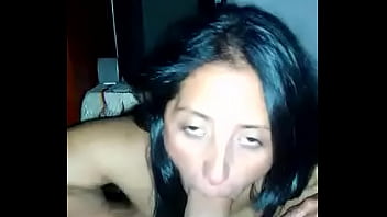 Preview 2 of Moms Soon Sec - ella me lo mama mientras su esposo baila con mi amiga y miran