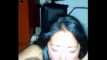 Preview 3 of Moms Soon Sec - ella me lo mama mientras su esposo baila con mi amiga y miran