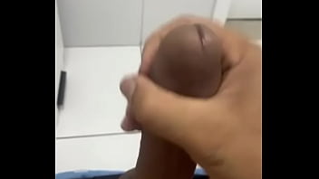 Preview 1 of Anal Shitting Poop - Punheta no banheiro da escola