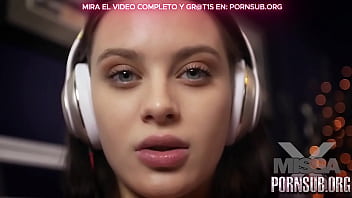 Preview 2 of Mom Seduce Son Dinner Table - viendo porno con lana. sub espa&ntilde_ol. ver completo en: pornsuborg