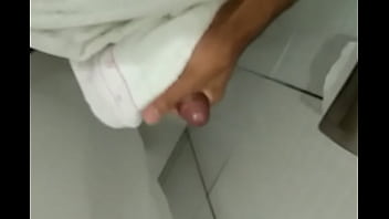 Preview 2 of Family Stroker Xxx Video - P&ecirc_nis pequeno,  mais gostoso