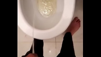 Preview 2 of Ebony Kitten - mi primo me manda video meando para que no cuente que es gay!