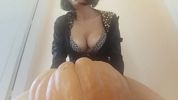 Preview 1 of Xxxxxxxxx Xxcx - I&#039_m throwing the useless balls under my big boots,  you idiot idiot!