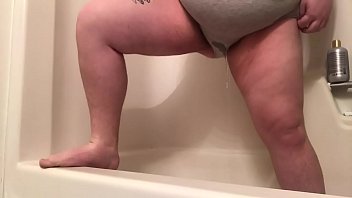 Preview 2 of Iva Blowjob - Katie pissing her panties and showering off