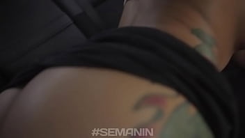 Preview 2 of Invite Friend To Fuck Gf - En el carro