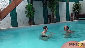 Preview 2 of Bikni Solo - HUNT4K. Aventures sexuelles dans une piscine priv&eacute_e
