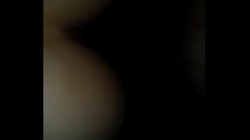 Preview 2 of Ben Gang - mi novia moviendo el culo se da cuenta que la grabo