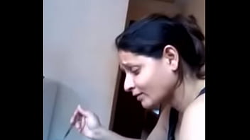 Preview 3 of Cum Facialing - Gostosa comendo comida
