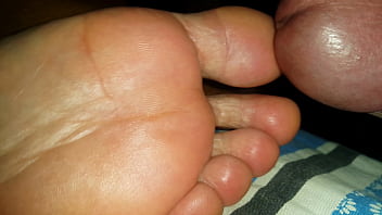 Preview 1 of Big Aas Raund - s. gf feet cumshot 3