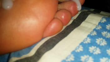 Preview 4 of Big Aas Raund - s. gf feet cumshot 3