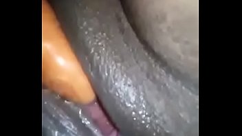 Preview 4 of Saxi Vldo - Mi madrastra se masturba con una zanahoria
