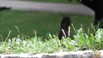 Preview 2 of Rossa Fatraciolo - HUNT4K. Elle a perdu son portefeuille mais a gagn&eacute_ une baise folle