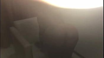 Preview 1 of Xem Phim Sex Hiep Dam Me Vo - Mariana mostrando cu de quatro
