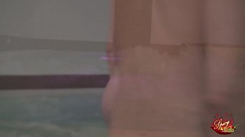 Preview 2 of Mother And Granny Fuck Son - Una coppia entra per la prima volta in un club SPA di scambisti. Alla scoperta di un mondo inaspettato
