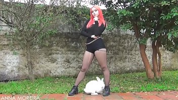 Preview 1 of German Milf Sabine Cuckold - Novinha Dando Seu C&uacute_ Virgem