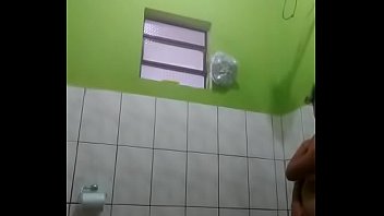 Preview 4 of Open White Pussa - Novinha brasileira tomando banho