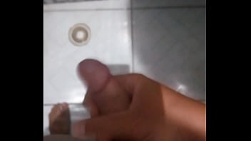Preview 1 of Mom Fuckin Video - Gozando no banho