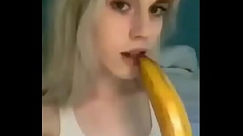 Preview 1 of Emily18 Dildo - SE METE TODO EL PLATANO