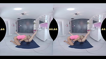 Preview 3 of Sunny Leono Fucking - Blonde meets brunette in pissy pussy licking - Virtual Porn