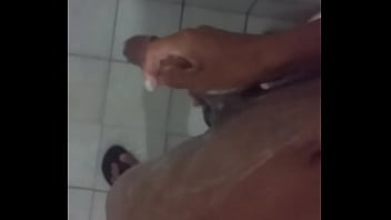 Preview 2 of Sex X Men - O magro lavando o pau no chuveiro