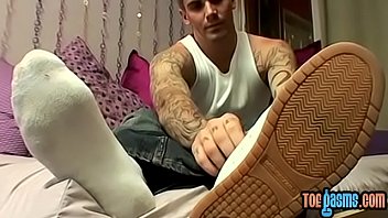 Preview 1 of Love Hotest - Inked stud Evan Heinze caresses feet and cock solo