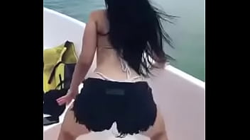 Preview 3 of Big Boobse Solo - Morena dan&ccedil_ando rebolando na praia