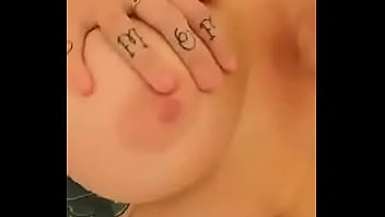 Preview 3 of Virgin Apetube - sexy mona en el ba&ntilde_o