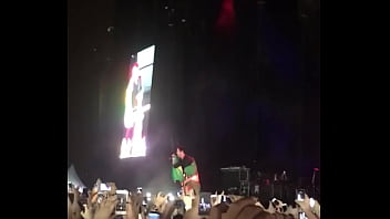 Preview 2 of Hot Cracks - Green Day - boulevard of broken dreams (sao paulo 2017)