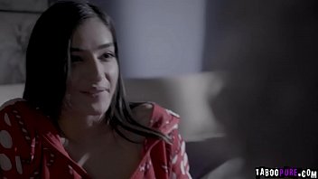 Preview 3 of Note Room - Secret Santa Derrick Pierce wants to r. his neighbor so he plan to fuck his neighbors virgin dauther Emily Wiliis.
