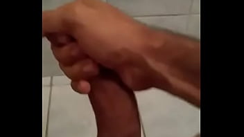 Preview 3 of Kordonivkakino Club - Brincando no banheiro com os amigos virtuais