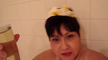 Preview 2 of Mom Her Sister Bathroom Me - La Reine Marie