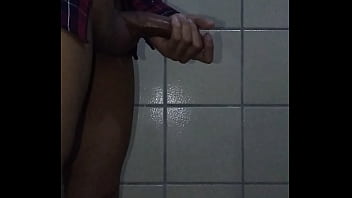 Preview 2 of Tagsnatural Mature - Novinho n&atilde_o aguenta o tes&atilde_o e esporra gostoso