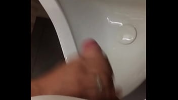 Preview 2 of Xxxsuhagratbf - Continua&ccedil_&atilde_o da punheta com gozada r&aacute_pida
