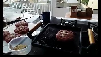 Preview 1 of Seach36b Breasts - Lucas filho do elton comendo hamburger sexualmente
