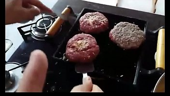 Preview 4 of Seach36b Breasts - Lucas filho do elton comendo hamburger sexualmente