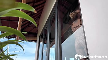Preview 1 of Proibido Masaje - Standing doggy and a blowjob in the morning