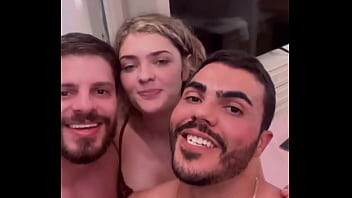 Preview 2 of Video Teens Famosas - E est&aacute_ feita que Colab maravilhosa uma energia muito boa um sexo de tirar o f&ocirc_lego ent&atilde_o j&aacute_ vou deixar aqui nossos li ...