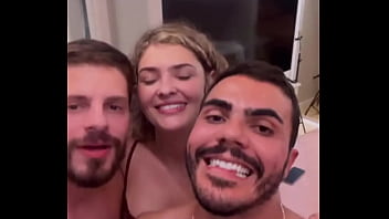 Preview 3 of Video Teens Famosas - E est&aacute_ feita que Colab maravilhosa uma energia muito boa um sexo de tirar o f&ocirc_lego ent&atilde_o j&aacute_ vou deixar aqui nossos li ...