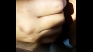 Preview 1 of Milfa Gang Bang - Duas Novinhas Pagando Boquete no Carro
