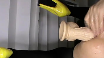 Preview 2 of Sex With Sexygirl - Grosso e lungo dildo con venature e ventosa A