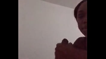 Preview 4 of Xoxoxo Mom Handjob - Black couple having some fun on periscope
