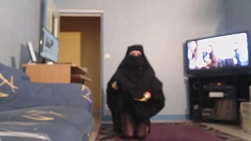 Preview 4 of Hotest Office - seins nus en djilbab et niqab