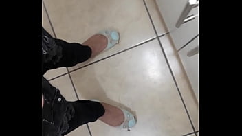 Preview 4 of Mom Porn American - Me pongo la ropa de mi prima
