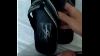 Preview 2 of Xxx Big Boost - gozando gostoso no chinelo
